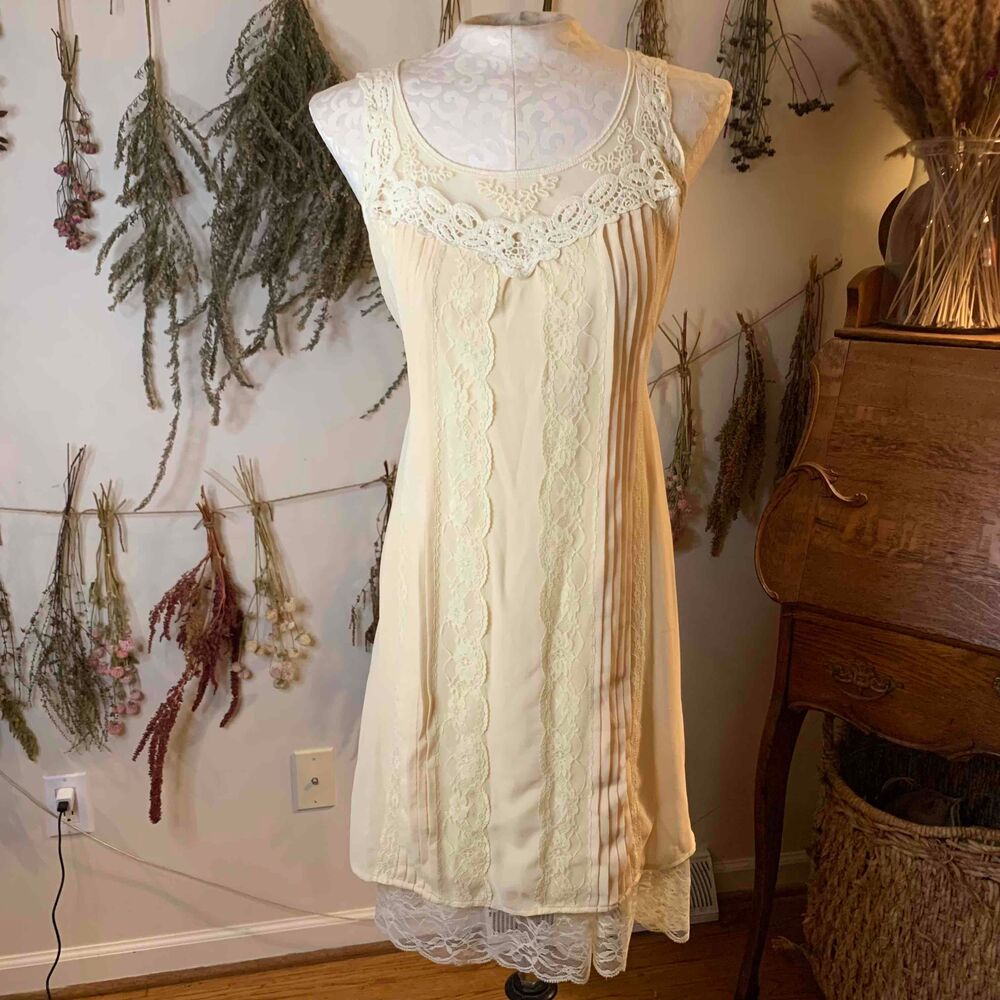 Blu Pepper NWT Pale Yellow Lace Slip Dress Tie Waist Keyhole Large